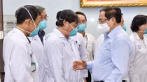 Thủ tướng gửi thư biểu dương "chiến sĩ áo trắng" nơi tuyến đầu chống dịch 