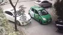 Công an thông tin vụ tài xế taxi bị tấn công bằng gạch do nhắc nhở đỗ xe