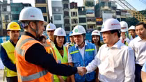 Phó Thủ tướng Trịnh Đình Dũng thị sát đường sắt trên cao, chốt thời hạn với tổng thầu