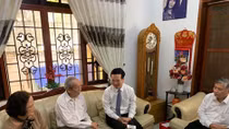 Trưởng Ban tuyên giáo Trung ương thăm, chúc mừng Giáo sư Trần Hồng Quân 