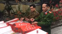 Bắt giữ hơn 10 tấn bánh kẹo lậu ở Hà Nội