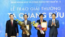 Trao giải thưởng Tạ Quang Bửu cho 2 nhà khoa học xuất sắc 
