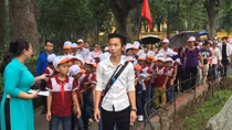 Hàng vạn người viếng thăm Phủ Chủ tịch nhân ngày sinh nhật Bác