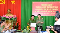 Khen thương tập thể phá vụ án giết người cướp tài sản ở Bình Thuận