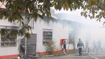Lửa thiêu rụi xưởng sản xuất đồ gỗ sau tiếng nổ lớn 