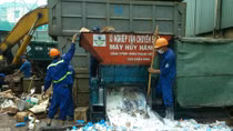 Tiêu hủy 50 tấn hóa mỹ phẩm, thực phẩm nhập lậu trị giá 18 tỷ đồng