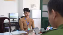 Thu gom hơn nửa tấn khẩu trang cũ: Tái chế hay thu mua rác?