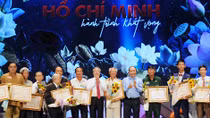 Mỗi người tốt, việc tốt là một bông hoa đẹp, cả dân tộc là một rừng hoa đẹp