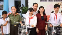 San sẻ mùa xuân đến với người dân khó khăn huyện Bến Lức