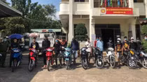 Gần 100 'quái xế' tụ tập đua xe giữa mùa dịch