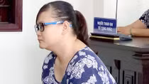 Bảo mẫu dùng dép bạo hành trẻ ở Bình Chánh lãnh 18 tháng tù 
