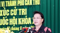 Chủ tịch Quốc hội tiếp xúc cử tri tại Cần Thơ