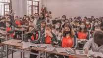Hàng loạt trường đại học tiếp tục cho sinh viên nghỉ tránh dịch 