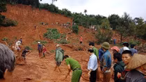 Sạt lở vùi lấp 3 người trong một gia đình ở Đắk Nông