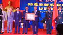 Ban Tuyên huấn Khu ủy khu V đón nhận danh hiệu Anh hùng 