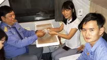 Nhân viên tàu trả lại hành khách 37 triệu đồng để quên
