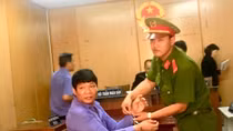 Con nghiện 5 tiền án trốn truy nã tiếp tục "ôm" ma túy