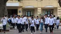 Đề Toán dài và khó, thí sinh tận dụng từng phút để làm bài