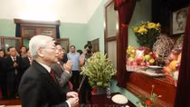 Tổng Bí thư, Chủ tịch nước dâng hương tưởng niệm Chủ tịch Hồ Chí Minh
