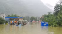 Thông tuyến Hà Nội - Sơn La trên QL6 sau 4 ngày ngập lụt