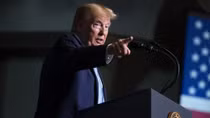 Sau kỳ nghỉ ông Trump đối điện 2 cuộc khủng hoảng