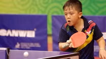 Lối chơi vợt dọc đầy biến ảo của nhà vô địch U10