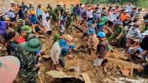 Tìm kiếm những nạn nhân bị vùi lấp ở Trà Leng