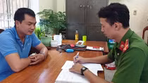 Bóc gỡ đường dây làm giả con dấu, tài liệu liên quan nhiều “shipper”