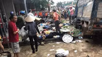 Xe tải lao vào chợ, 3 người chết, nhiều người bị thương