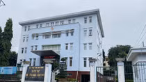Tạm giữ hình sự cán bộ Cục thuế hù doạ, tống tiền