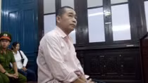 Đâm chết tình địch ngay trên giường khi phát hiện vợ ngoại tình