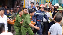 Ngáo đá nhảy múa trên nóc chùa khai nhiễm HIV