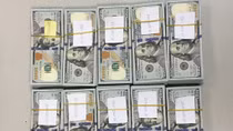 Khách ngoại quốc xuất cảnh cùng 97 nghìn USD không khai báo