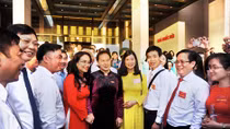 Chủ tịch Quốc hội gặp mặt các nhà báo tiêu biểu