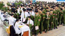 Thanh niên Học viện CSND xếp hàng hiến máu tình nguyện