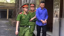 Đập đá rồi đi đòi nợ, con nghiện đâm chết nhầm người