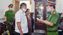 (NÓNG TRONG TUẦN) Bắt nguyên Phó Chủ tịch tỉnh Phú Yên; dùng ảnh “nóng” bắt bạn gái ký hợp đồng tình dục