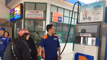 Xăng RON95 giảm gần 400 đồng/lít 