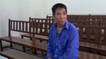 Thất tình khóa trái cửa phòng trọ, đốt người yêu cũ