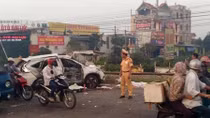 Tai nạn đường sắt kinh hoàng ở Hà Nội, 5 người tử vong