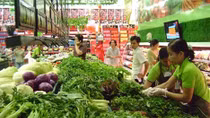 Sau mưa bão rau chợ đắt hơn siêu thị