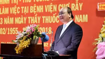 Thủ tướng Nguyễn Xuân Phúc chúc mừng các bác sĩ Bệnh viện Chợ Rẫy nhân ngày 27-2