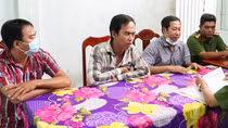 Nghi bị bịp, 5 con bạc chặn đường cướp lại tiền thua bạc