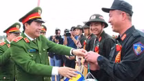 Các chiến sỹ mới từng bước làm quen kỷ luật CAND, đáp ứng yêu cầu huấn luyện