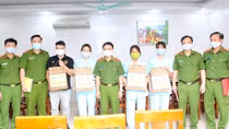 Bộ Tư lệnh CSCĐ tặng quà đoàn viên Công đoàn có hoàn cảnh khó khăn
