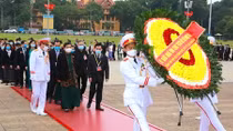 Đoàn đại biểu Đại hội dân tộc thiểu số lần thứ II vào Lăng viếng Chủ tịch Hồ Chí Minh