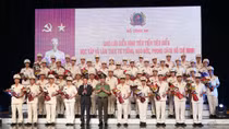 50 bông hoa tươi thắm dâng Bác kính yêu