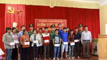 Khoa An ninh xã hội về vùng lũ Yên Bái chia sẻ thiệt hại với bà con