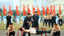 Sởn gai ốc khi xem Cảnh sát đặc nhiệm vận khí công trong mưa gió