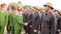 Trung đoàn CSCĐ Thủ đô khai giảng khóa huấn luyện cho gần 700 tân binh